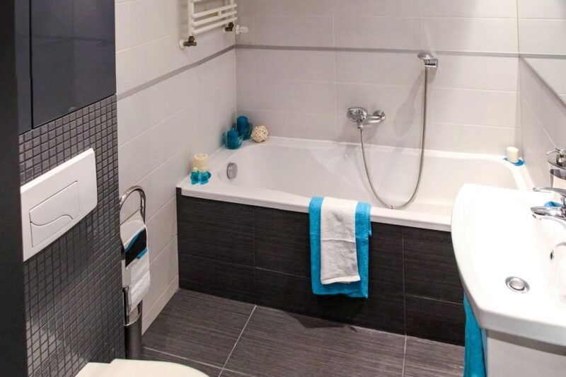 Best Paint Colors for a Small Bathroom with No Windows