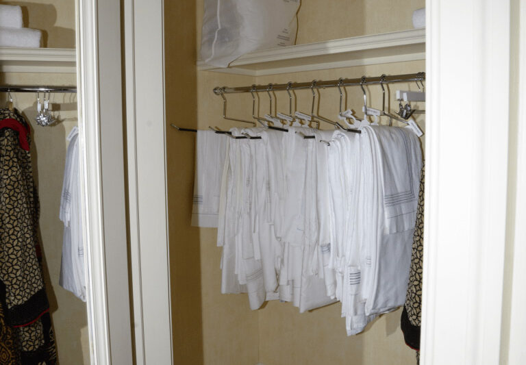 How to Organize a Small Closet with Lots of Clothes: 12 Ideas That Actually Work