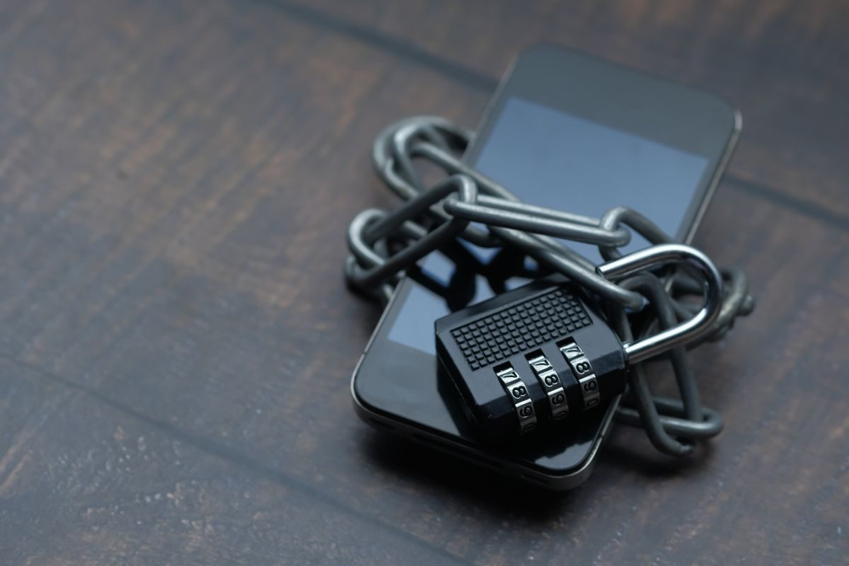 Smartphone with padlock and chain - online security